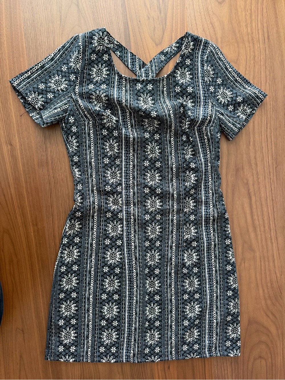 Hollister Black Floral Print Short Sleeve Dress